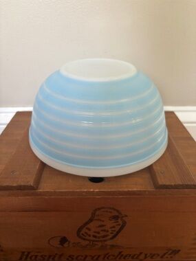 Pyrex blue stripes mixing bowl 403 2.5 quarts